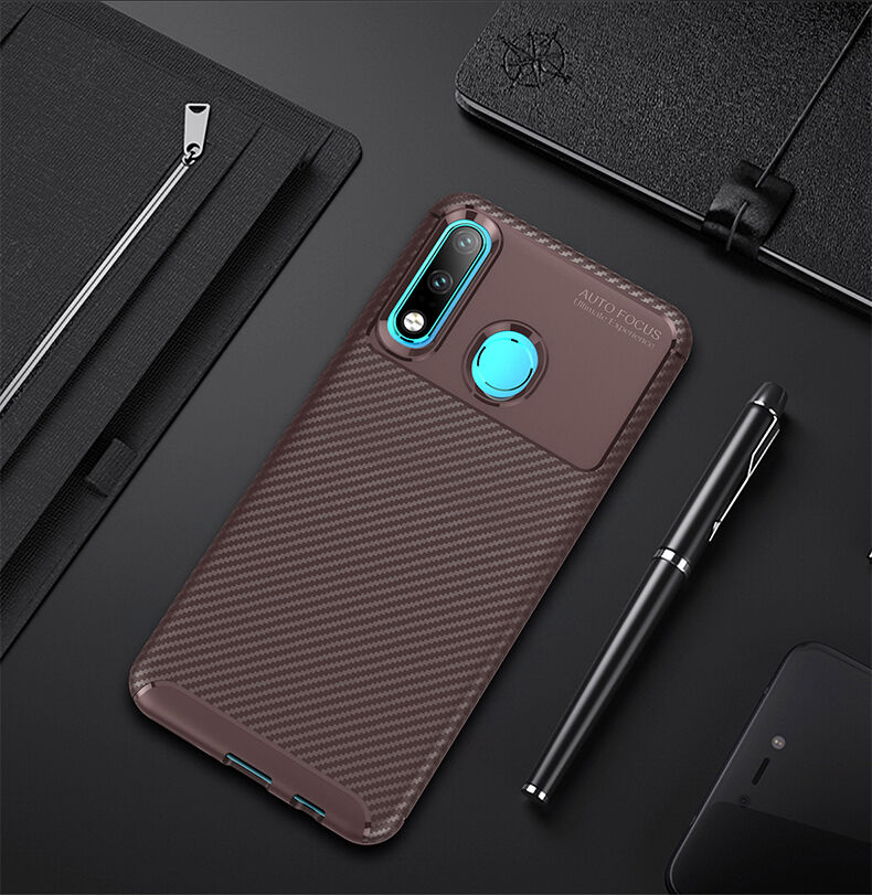 Plastový kryt s texturou karbonu pro Huawei P30 Lite - černý
