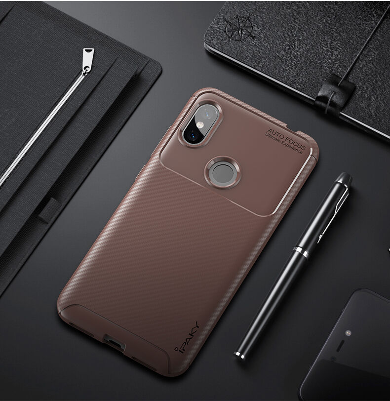 Ipaky měkký ochranný kryt s texturou karbonových vláken pro Xiaomi Redmi Note 6 Pro - černý