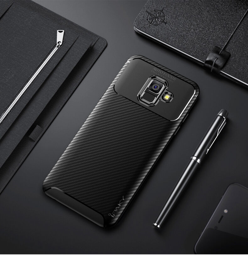 Ipaky plastový kryt s texturou karbonu pro Samsung Galaxy A6 (2018) - hnědý