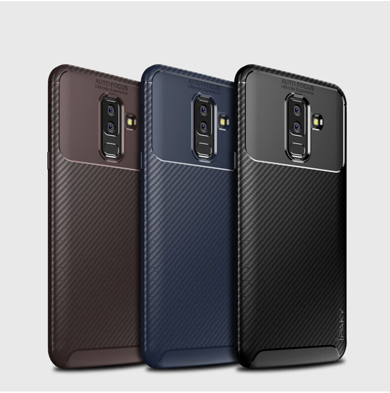 Ipaky plastový kryt s texturou karbonu pro Samsung Galaxy A6 Plus (2018) - hnědý