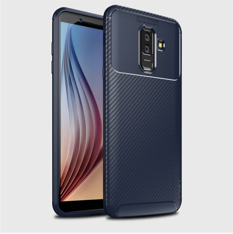 Ipaky plastový kryt s texturou karbonu pro Samsung Galaxy A6 Plus (2018) - hnědý