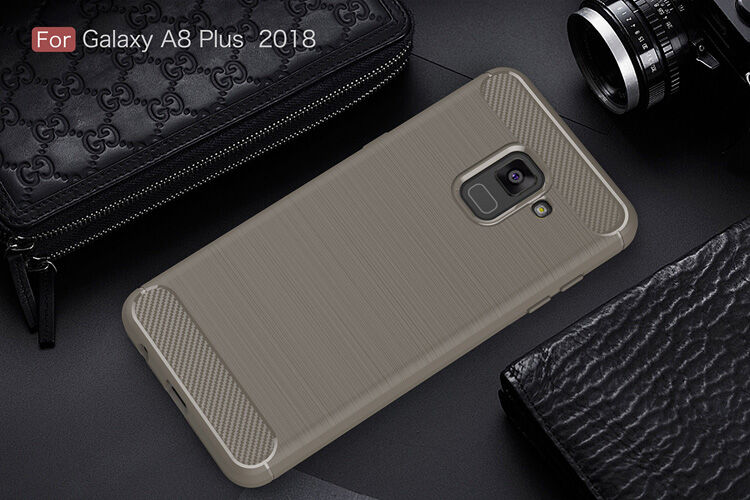 Plastový kryt s broušenou texturou pro Samsung Galaxy A8 Plus (2018) - černý