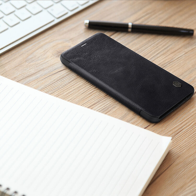 Nillkin Qin kožené flipové pouzdro pro Samsung Galaxy A8 Plus (2018) - hnědé