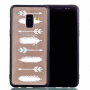Plastový embosovaný kryt šípy pro Samsung Galaxy A8 (2018) - transparentní